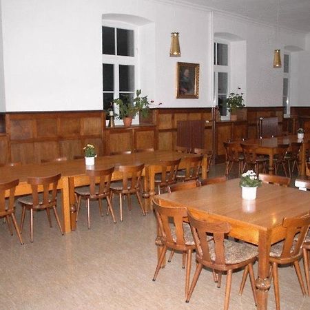 Nikolauskloster Jüchen Buitenkant foto
