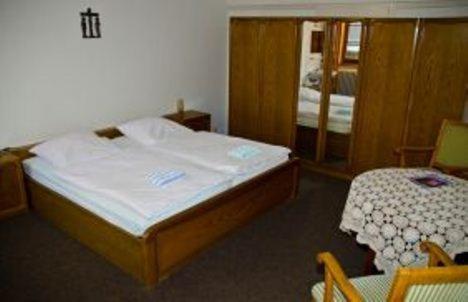 Nikolauskloster Jüchen Kamer foto